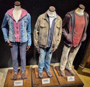 Mannequins dressed as Hermione Granger, Harry Potter, and Ron Weasley from the Harry Potter series.