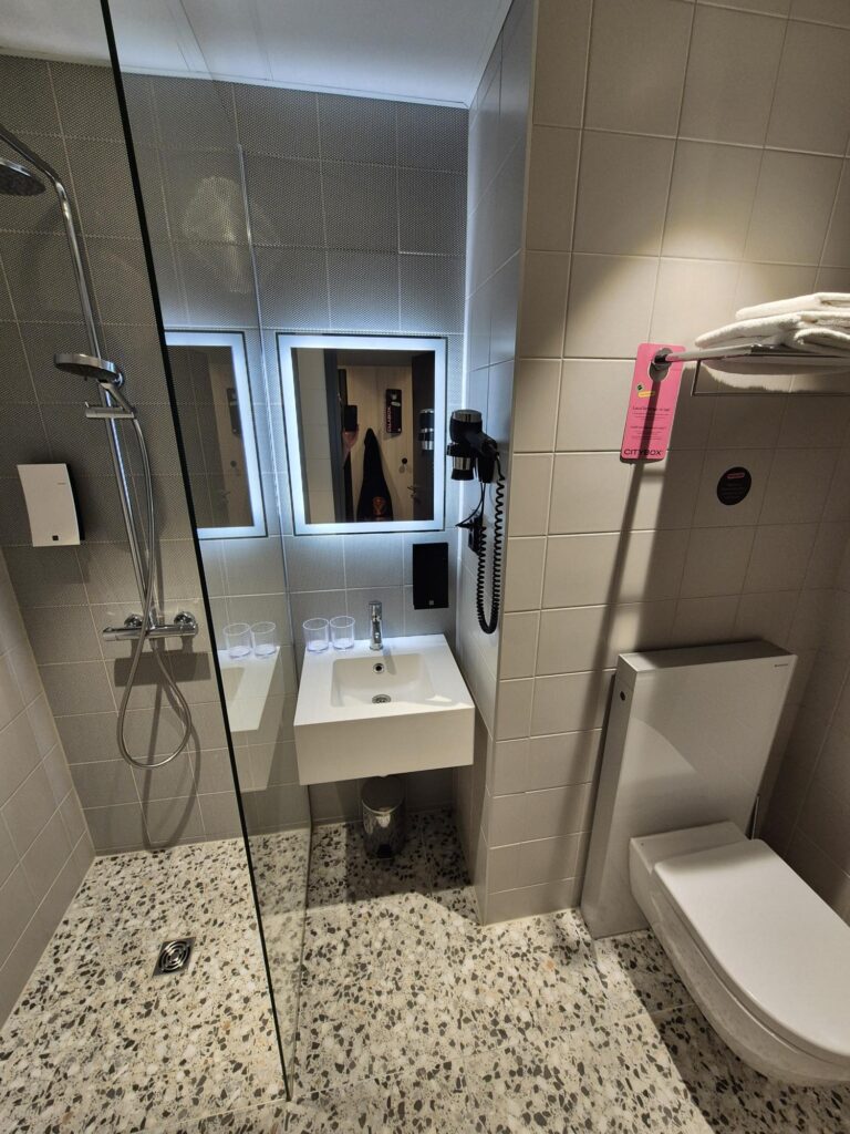 Modern bathroom in Citybox Tallinn hotel room.