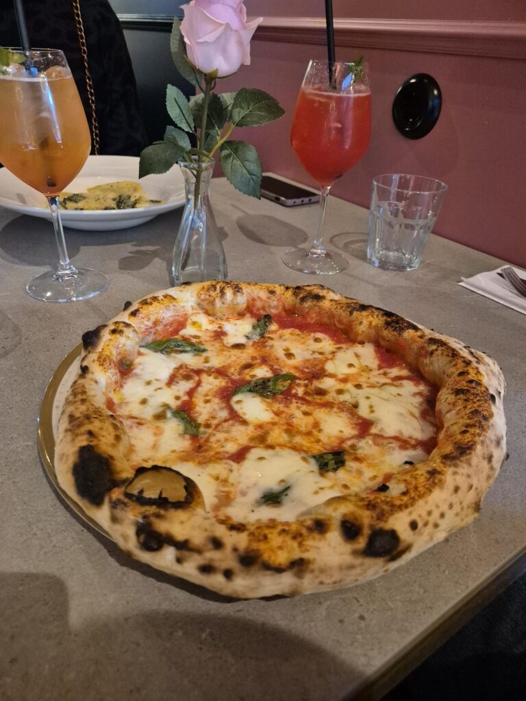 Margherita pizza at Villa Severino Helsinki Outlet Italian restaurant review