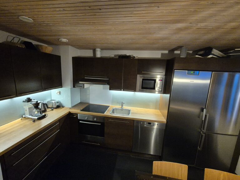 Holyone B kitchen